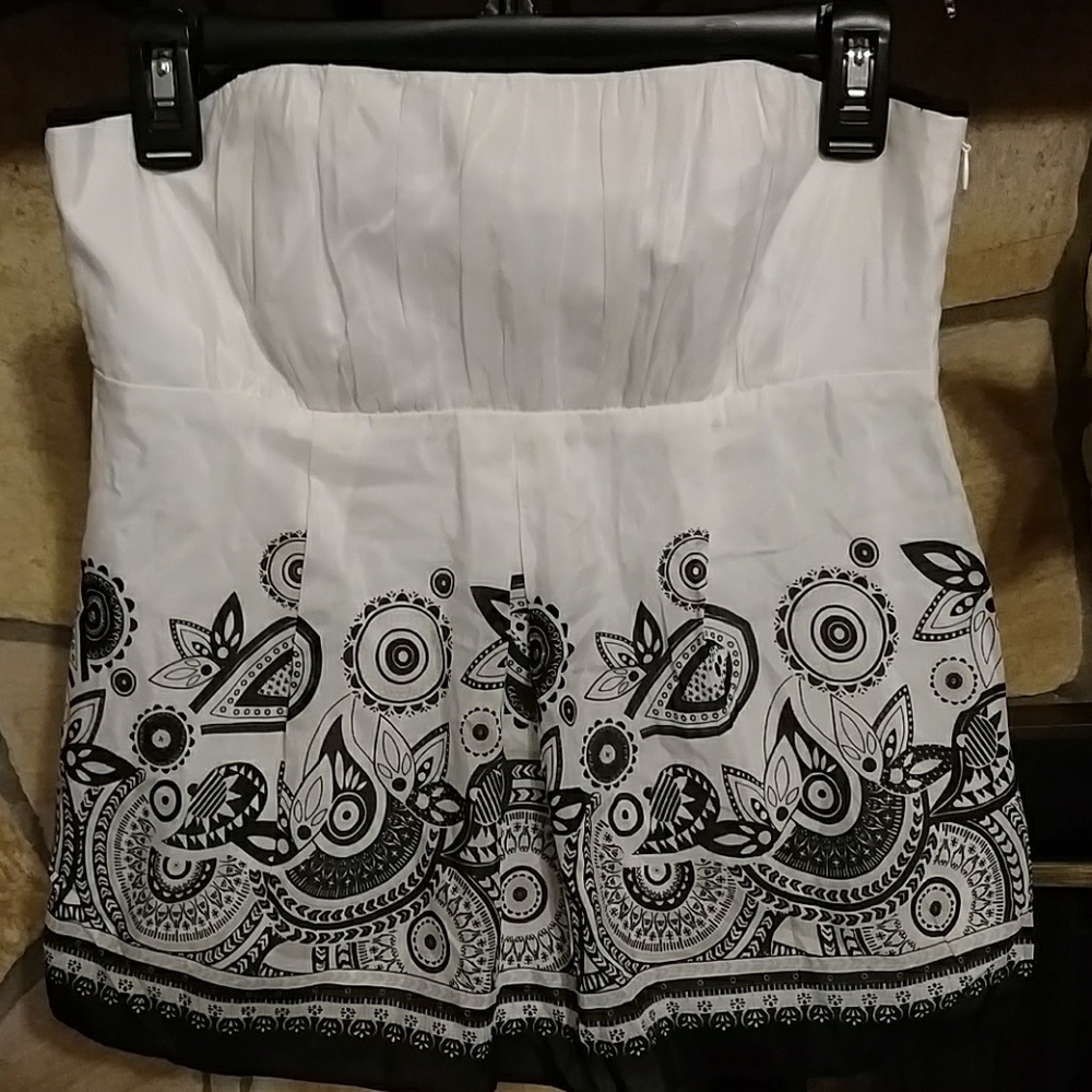 White House Black Market Strapless Blouse